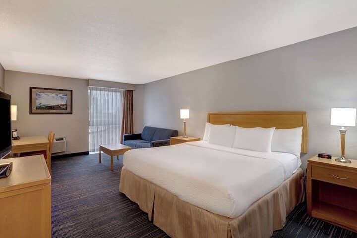 Room 15 of 37