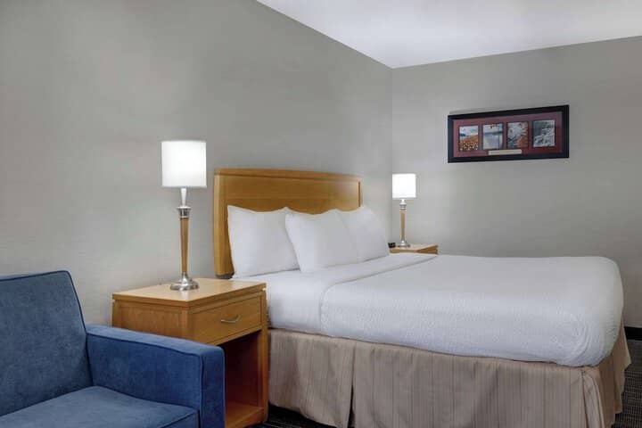 Room 18 of 37