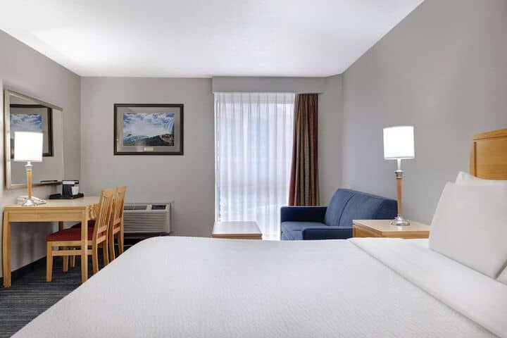 Room 9 of 37