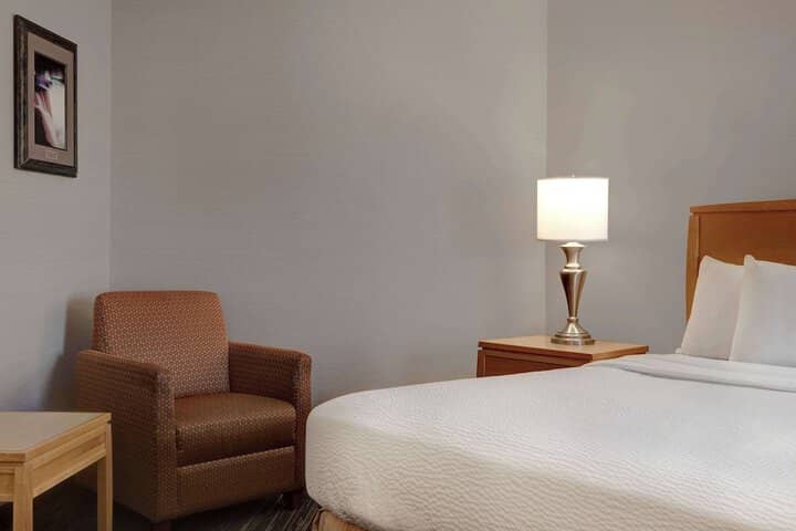 Room 14 of 37