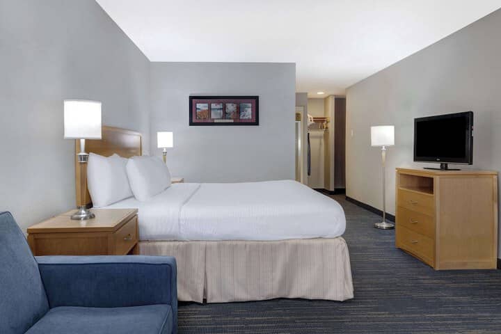 Room 17 of 37